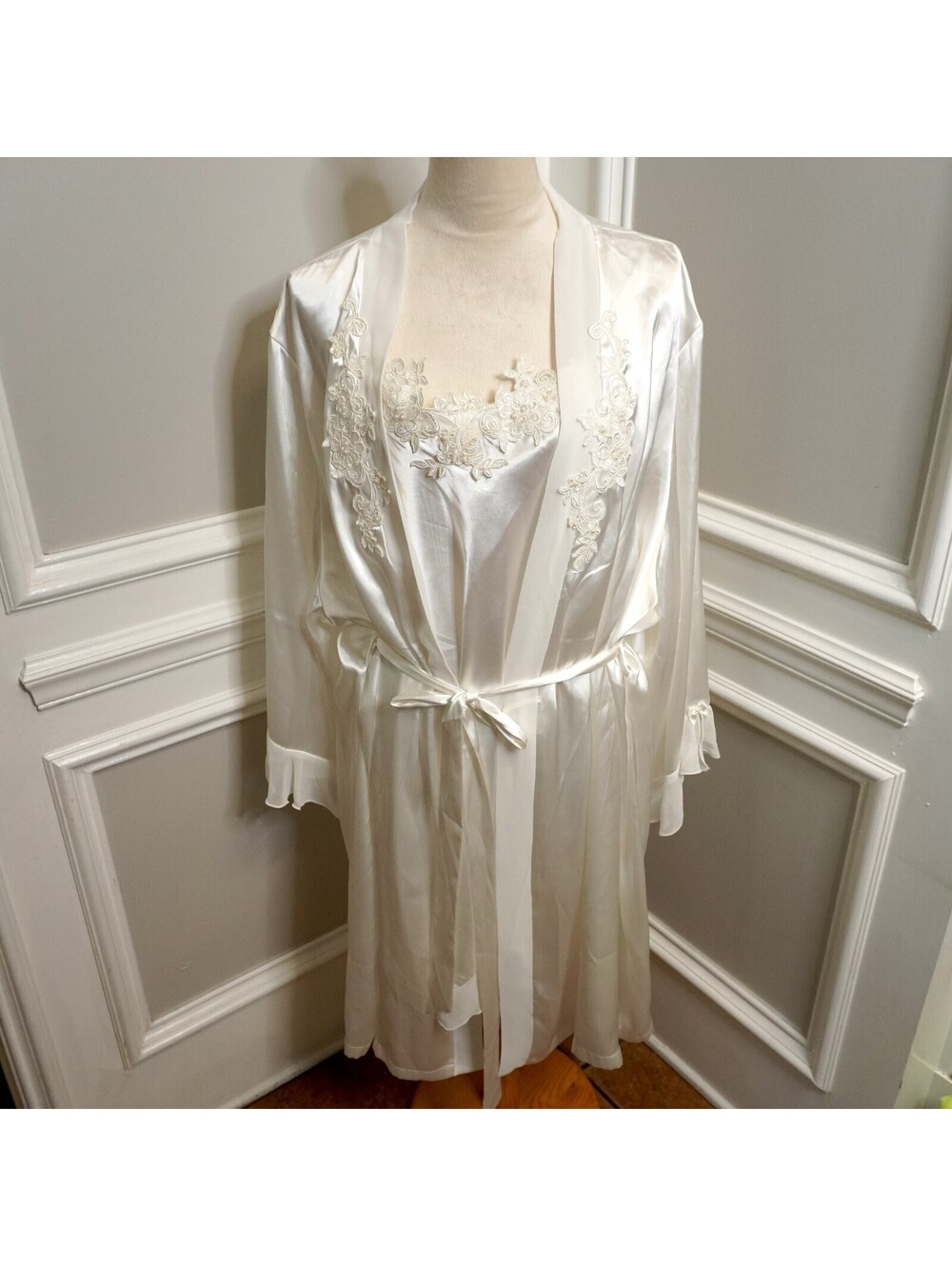 NEW Serenada Women's 3X Ivory Satin Lace Trim Nightgown and Robe Set